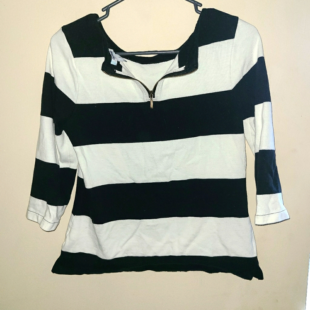 3/4 sleeve striped black and white shirt